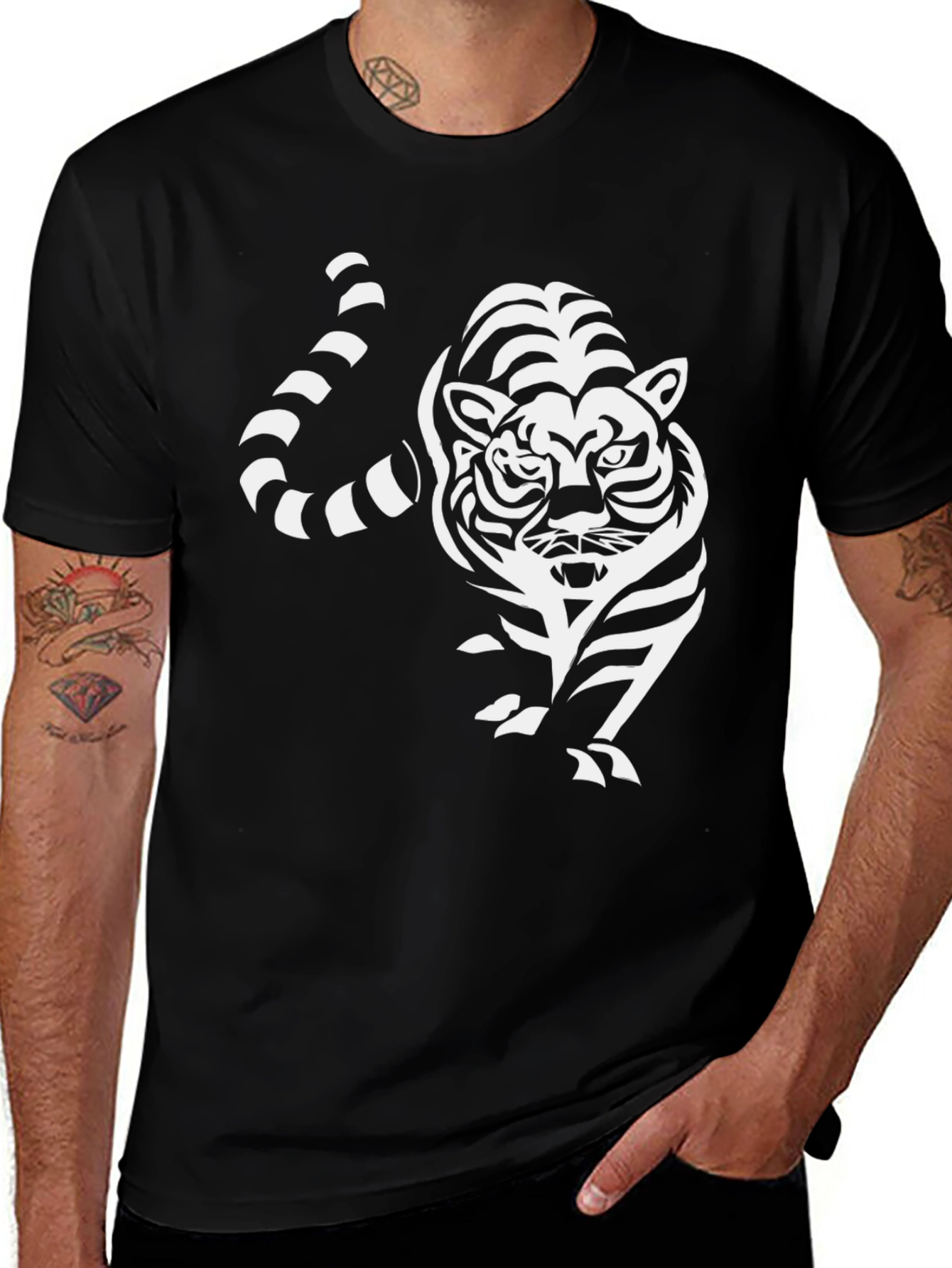 Tiger Graphic Print Tee - Stylish Black T-Shirt